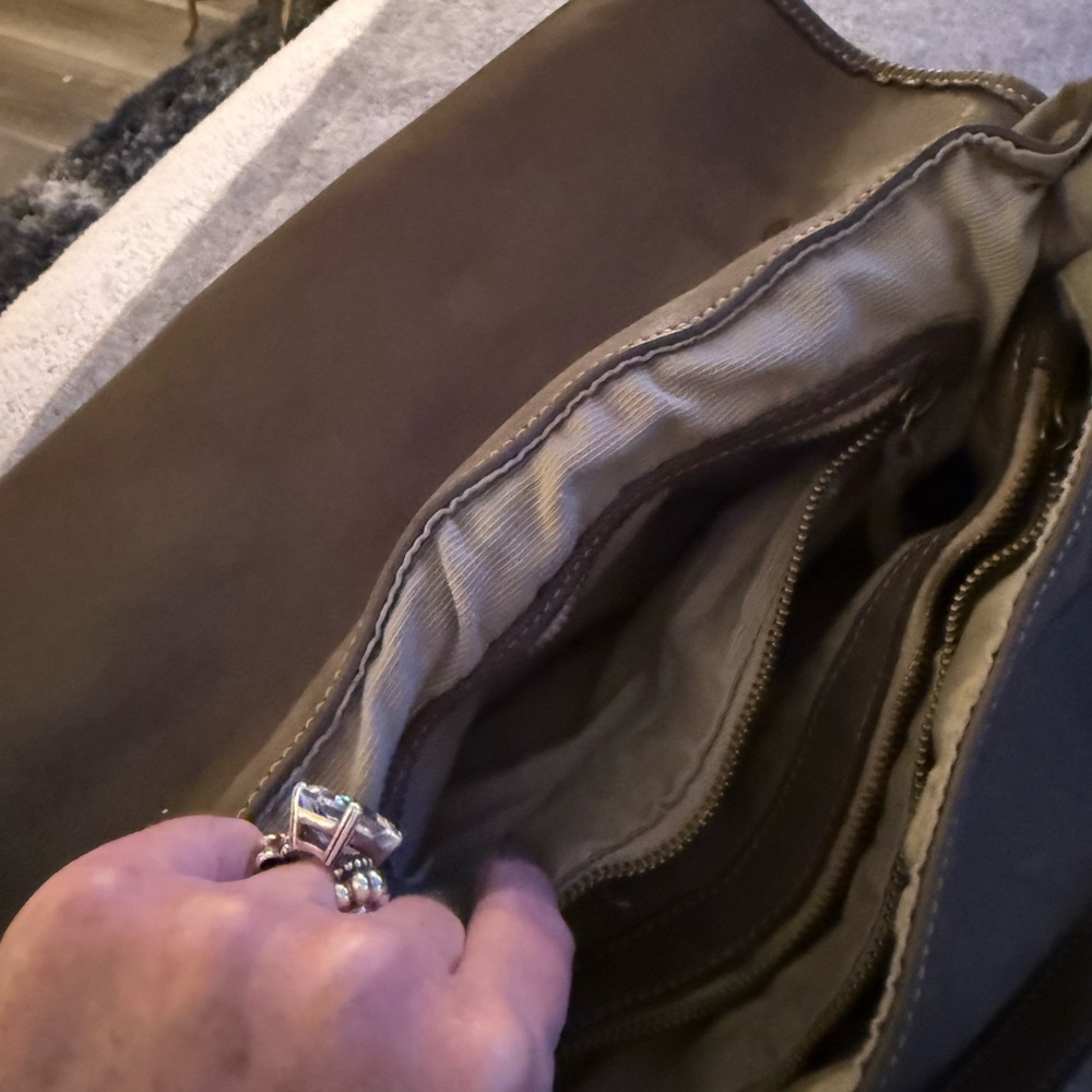 Gorgeous Handmade Olive Green Leather Shoulder Bag. Luxurious, Trendy, Stunning! - Picture 8 of 13